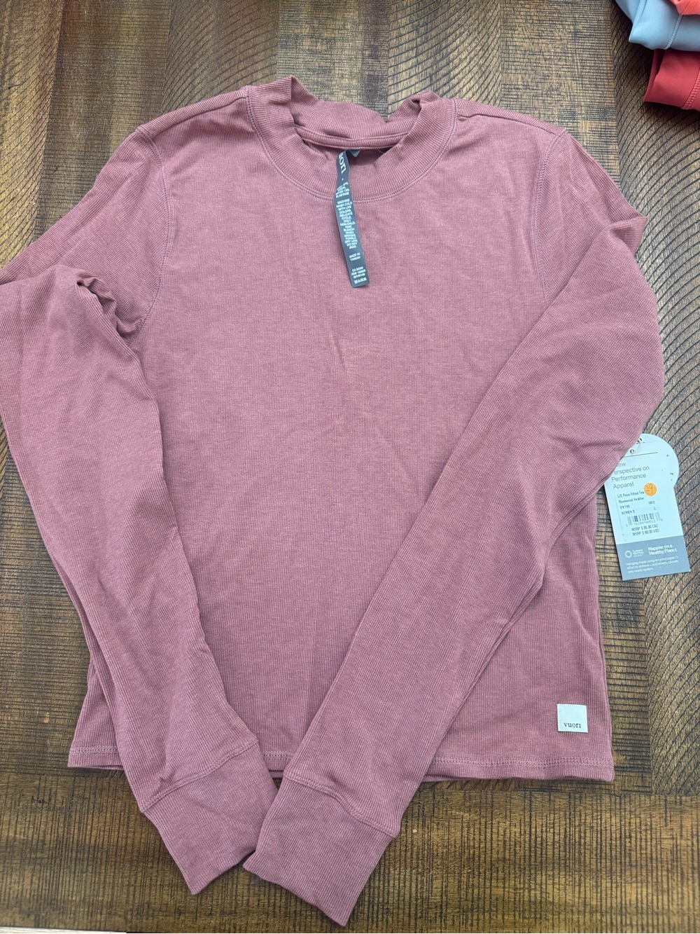 Vuori women Long-Sleeve Crew in Rosewood